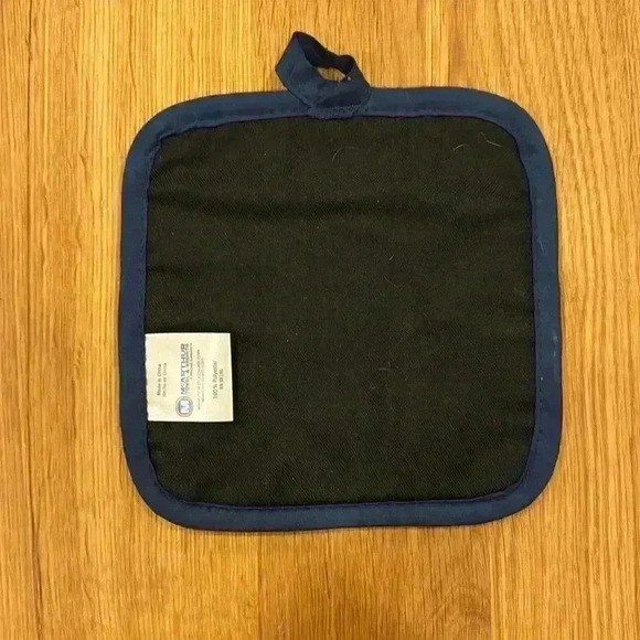 Syracuse Oven Mitt set - Potholder and Oven Mitt - Picture 5 of 5